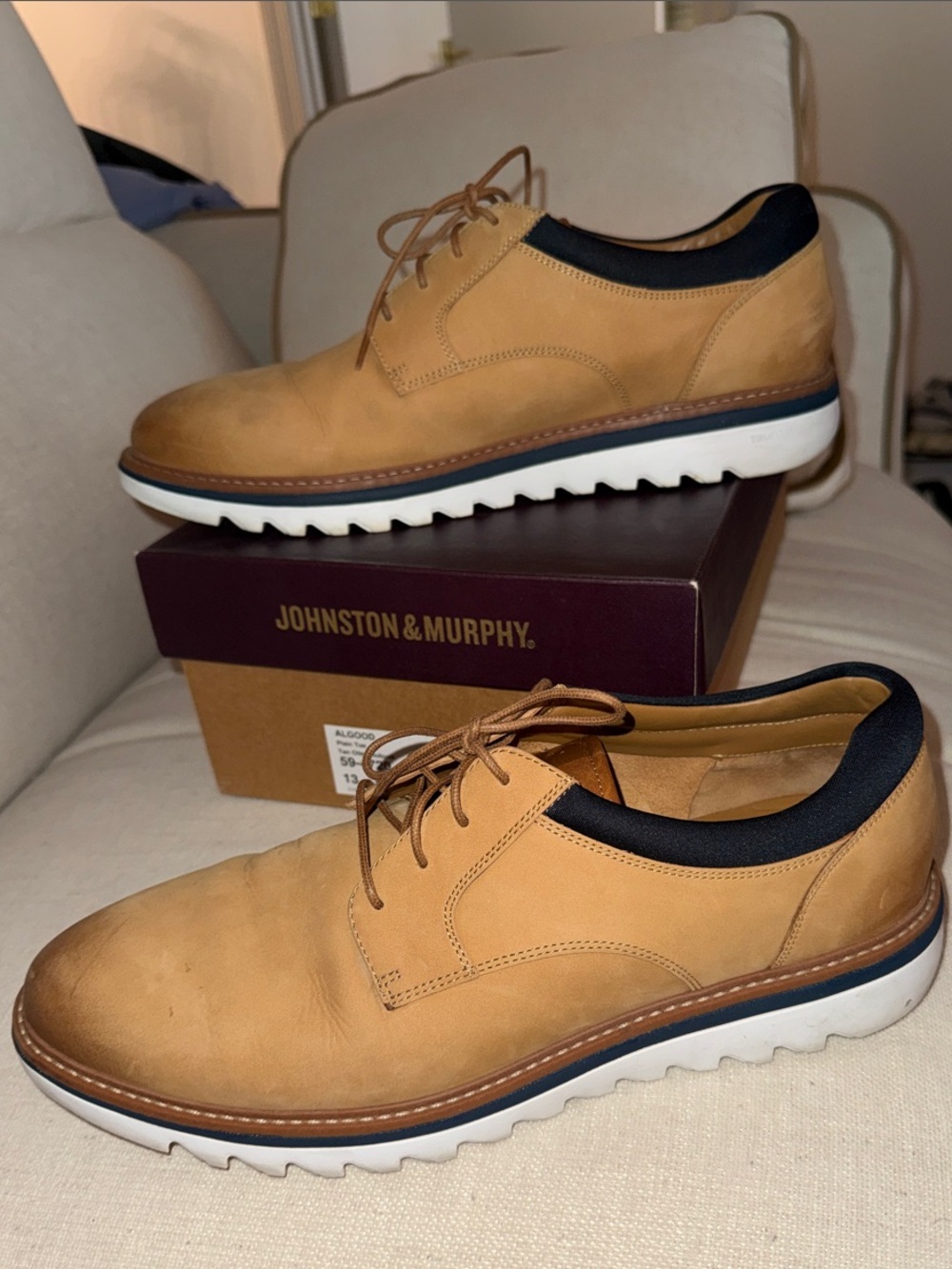 Johnston & Murphy ALGOOD Tan Leather Lace-Up Derby with Contrasting Navy Collar